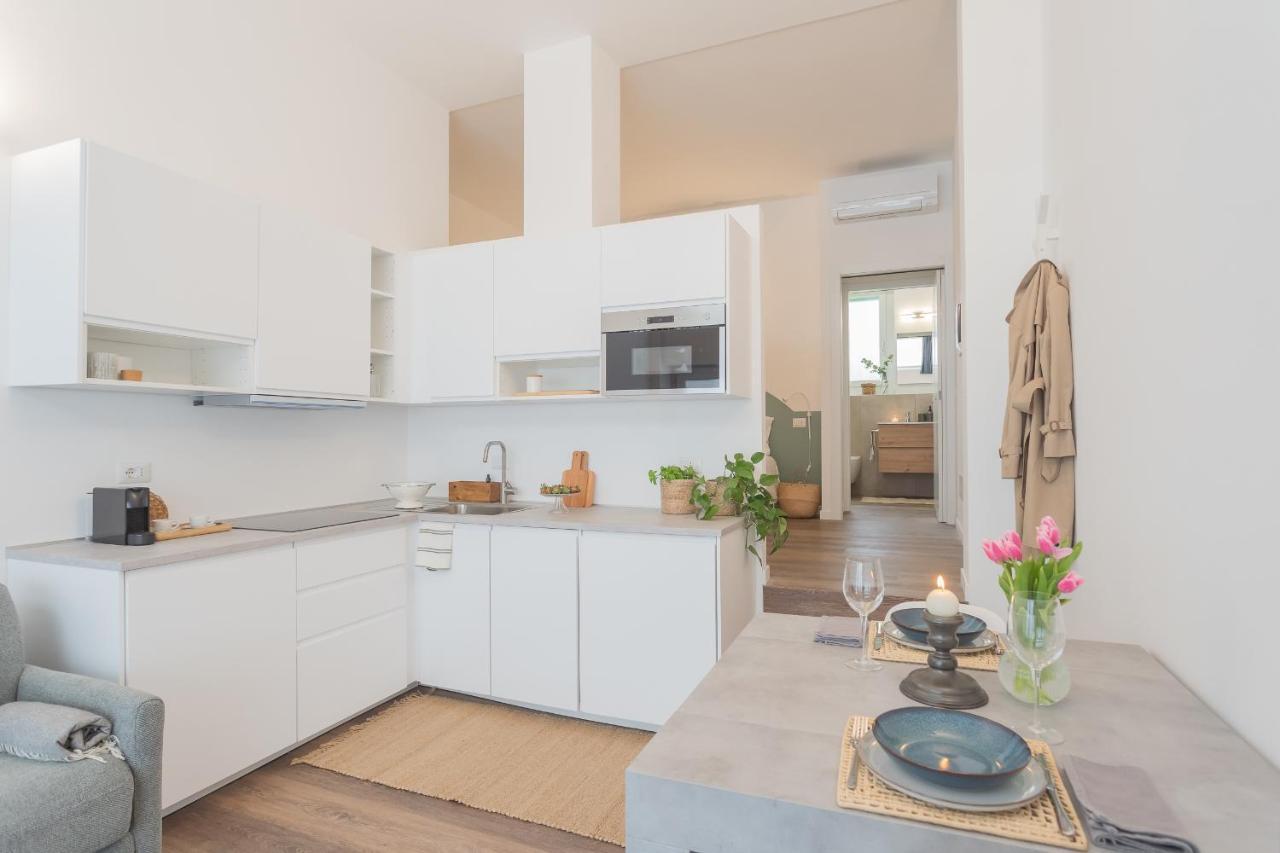 A Step From The Dome Apartment By Rent All Комо Екстериор снимка